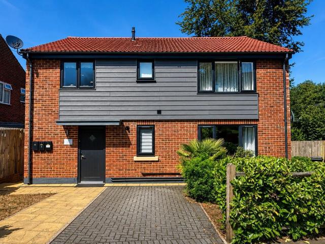 1 bedroom maisonette for sale