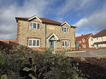 1 bedroom maisonette for sale