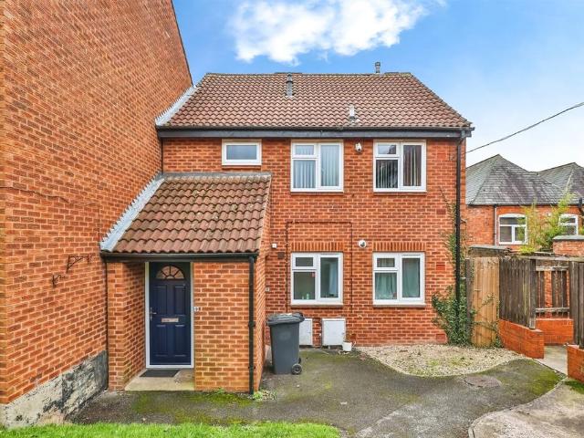 1 bedroom maisonette for sale