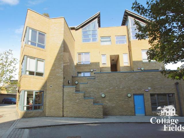 1 bedroom maisonette for sale