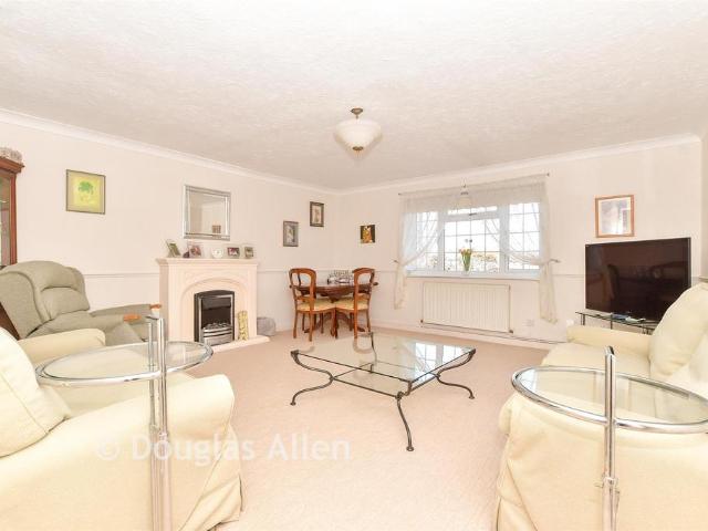 1 bedroom maisonette for sale