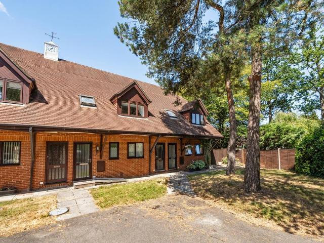 1 bedroom maisonette for sale