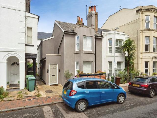 1 bedroom maisonette for sale