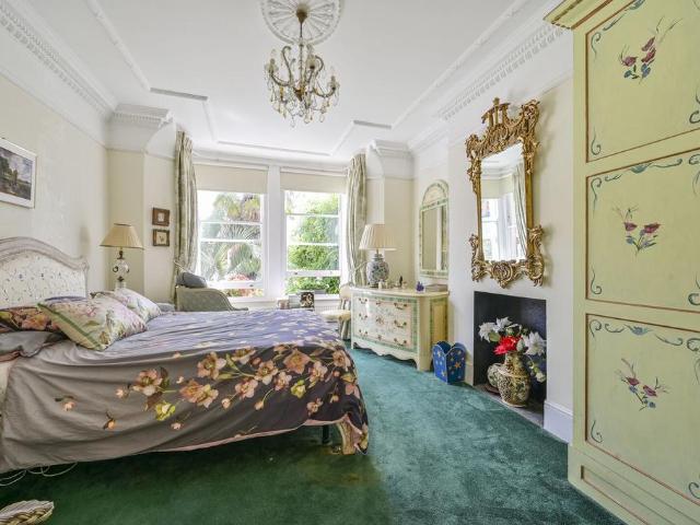 1 bedroom maisonette for sale