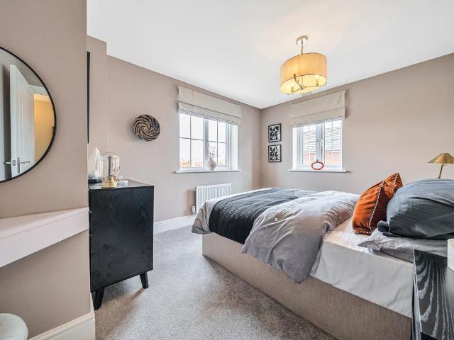 1 bedroom maisonette for sale
