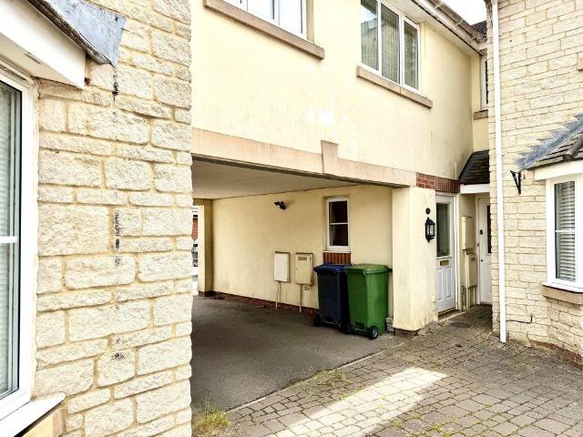 1 bedroom maisonette for sale