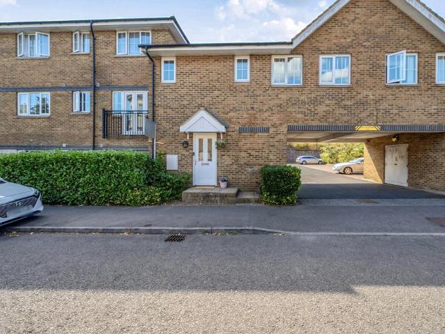 1 bedroom maisonette for sale