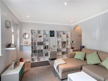 1 bedroom maisonette for sale