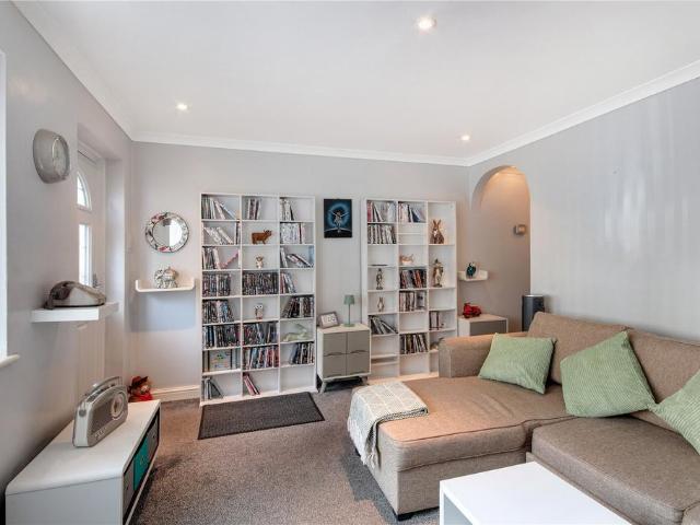 1 bedroom maisonette for sale