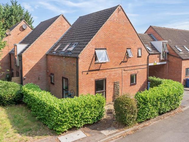 1 bedroom maisonette for sale