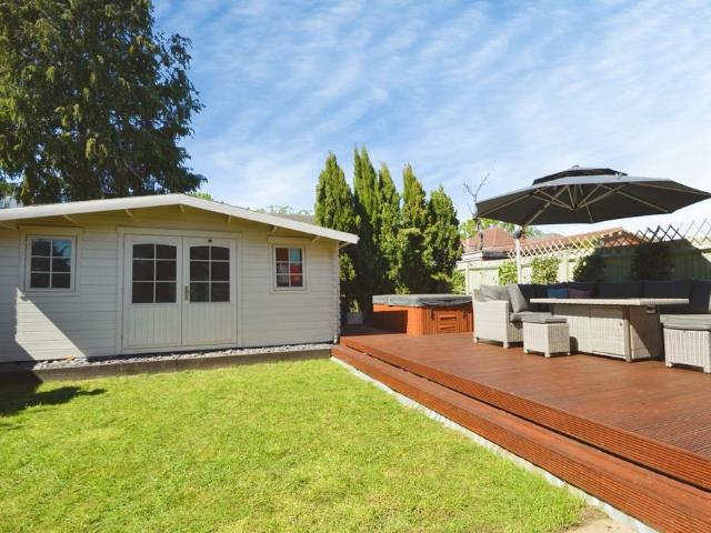 1 bedroom maisonette for sale