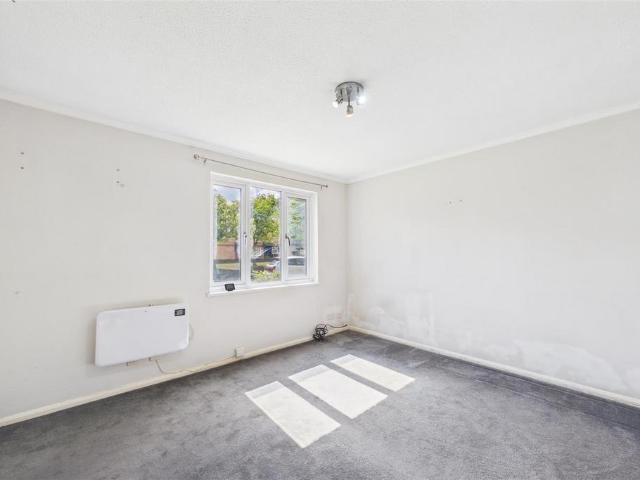 1 bedroom maisonette for sale