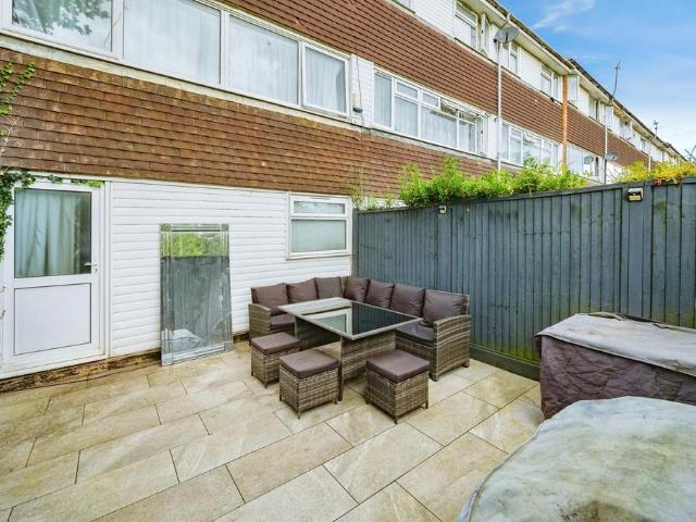 1 bedroom maisonette for sale