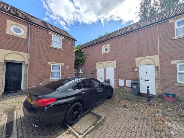 1 bedroom maisonette for sale