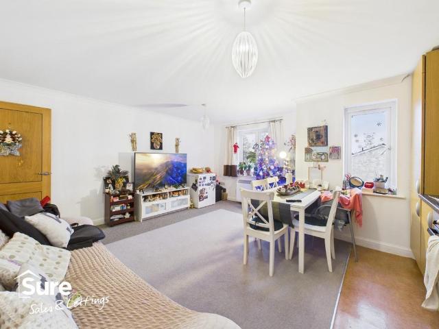 1 bedroom maisonette for sale