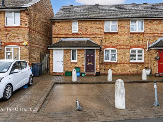 1 bedroom maisonette for sale