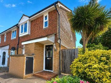 1 bedroom maisonette for sale