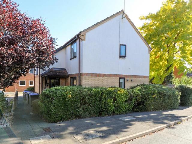 1 bedroom maisonette for sale