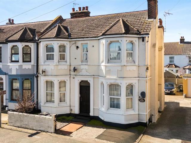 1 bedroom maisonette for sale