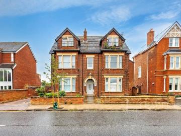 1 bedroom maisonette for sale