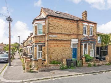 1 bedroom maisonette for sale