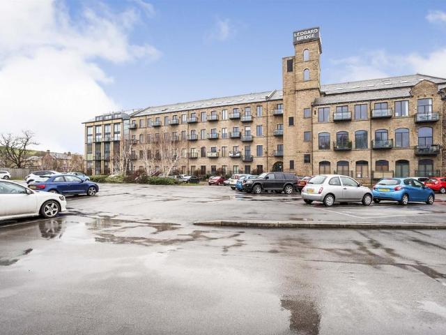 1 bedroom maisonette for sale