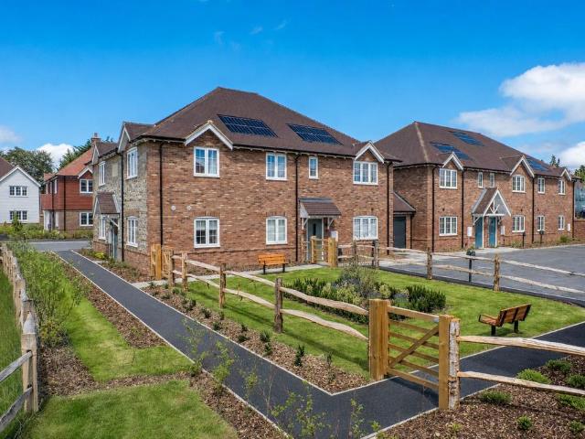 1 bedroom maisonette for sale