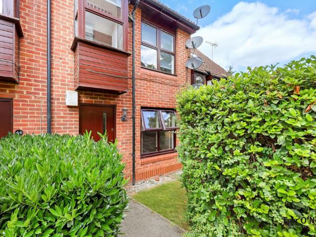 1 bedroom maisonette for sale
