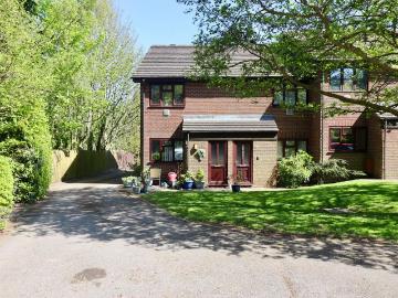 1 bedroom maisonette for sale