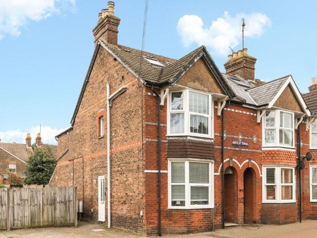1 bedroom maisonette for sale