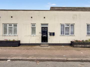 1 bedroom maisonette for sale