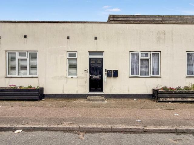 1 bedroom maisonette for sale