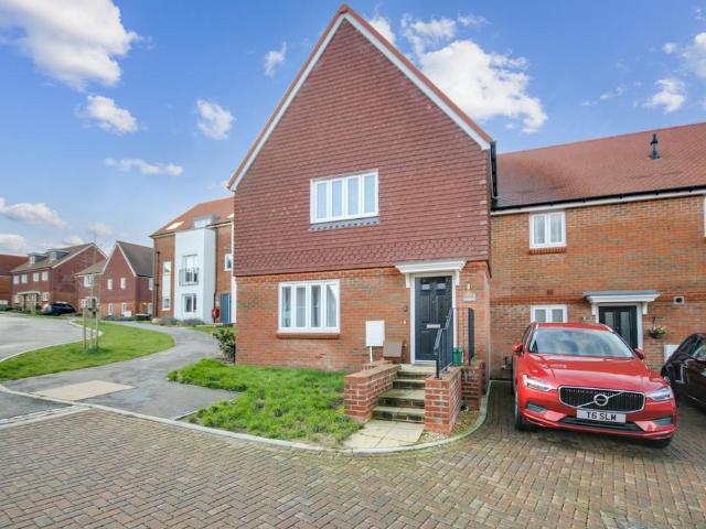 1 bedroom maisonette for sale