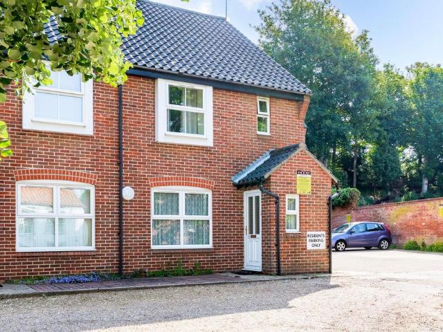 1 bedroom maisonette for sale