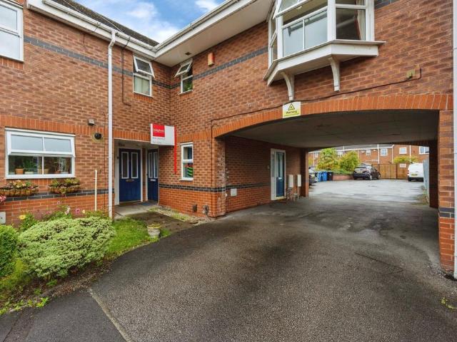 1 bedroom maisonette for sale
