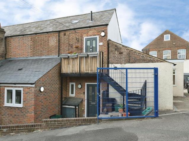 1 bedroom maisonette for sale
