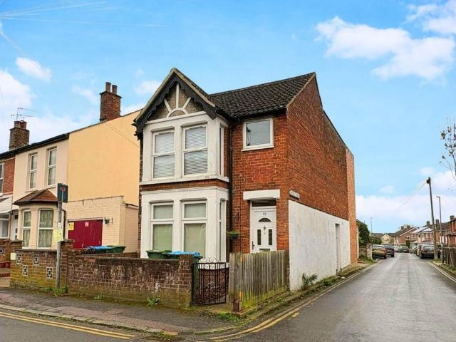 1 bedroom maisonette for sale