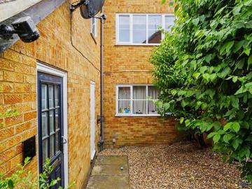 1 bedroom maisonette for sale