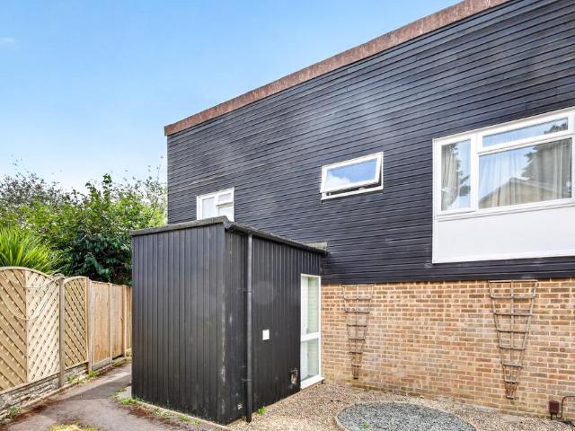 1 bedroom maisonette for sale