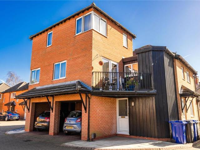 1 bedroom maisonette for sale