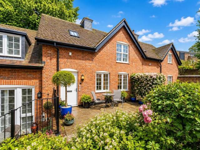 1 bedroom maisonette for sale