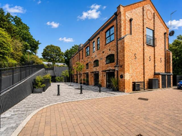 1 bedroom maisonette for sale
