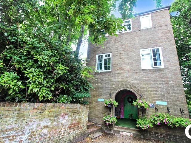 1 bedroom maisonette for sale