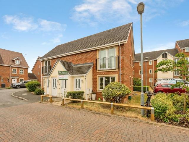 1 bedroom maisonette for sale
