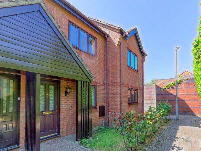 1 bedroom maisonette for sale
