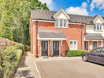 1 bedroom maisonette for sale