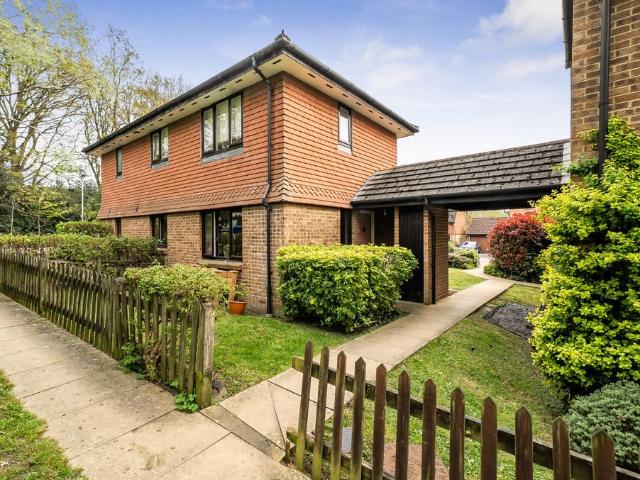 1 bedroom maisonette for sale