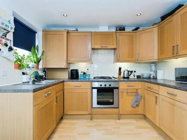 1 bedroom maisonette for sale