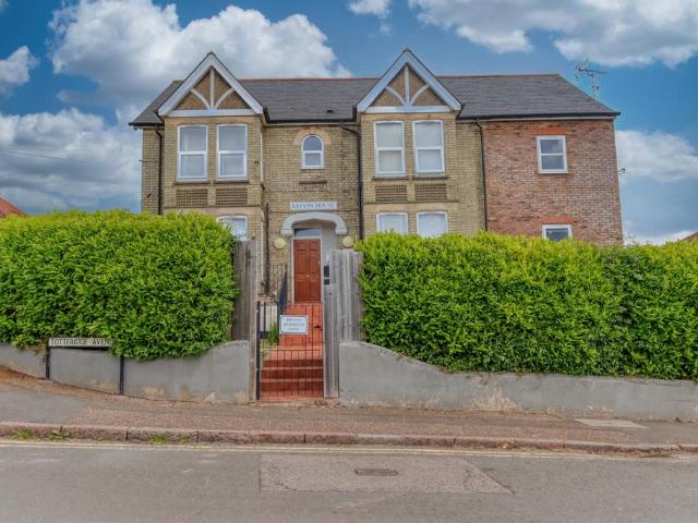 1 bedroom maisonette for sale