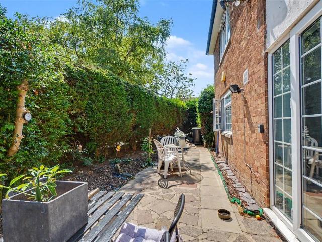 1 bedroom maisonette for sale